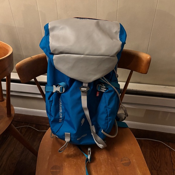Mountain Hardware | NWOT Scrambler 30L Waterproof Hiking Pack - Picture 1 of 4